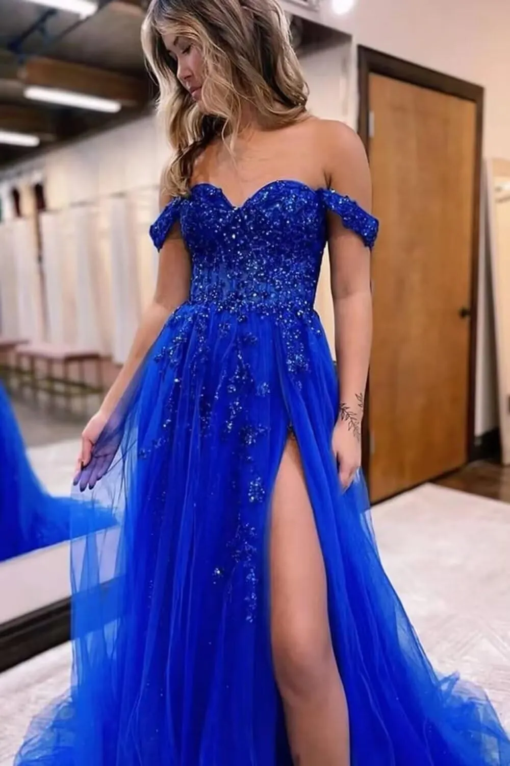 Off The Shoulder Tulle Prom Dress with Laces Applique A-line Slit Long Ball Gowns Glitter Formal Evening Dress