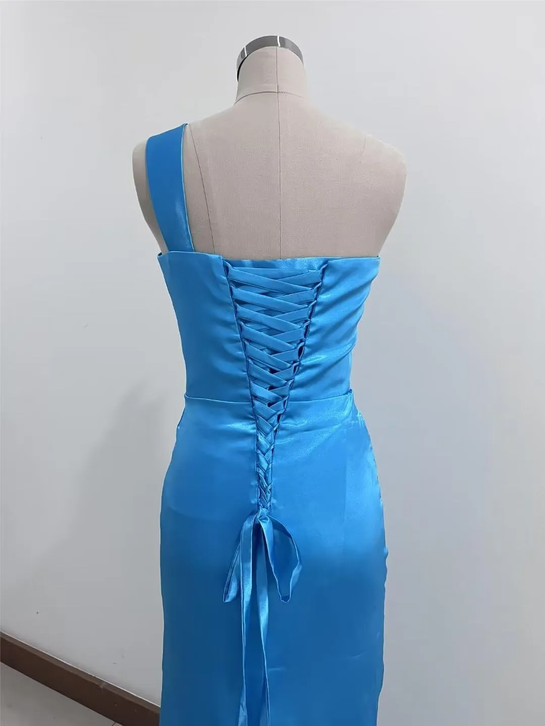 One Shoulder Mermaid Bridesmaid Dresses Long Satin Pleated Bodycon Prom Formal Evening Party Gowns for Wedding with Slit